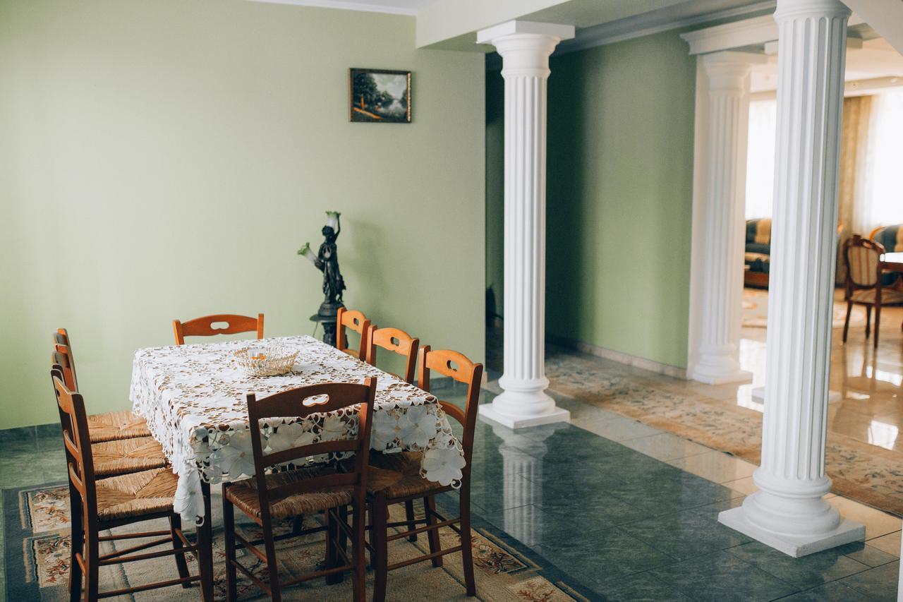 Fermerska Hata Dubno Bagian luar foto