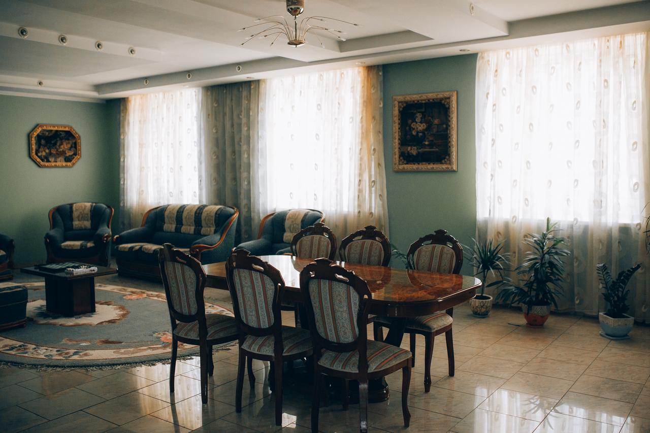 Fermerska Hata Dubno Bagian luar foto